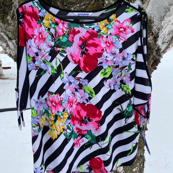 Woman's Top - Picture 1 of 4